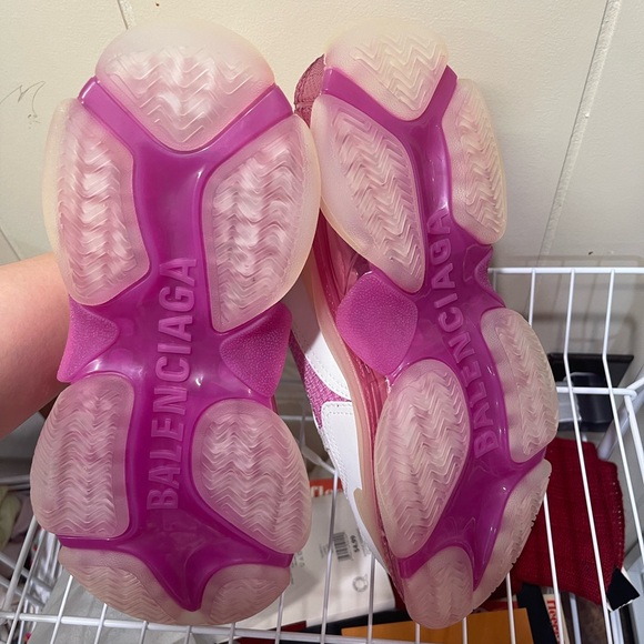 New Balenciaga - Picture 3 of 3
